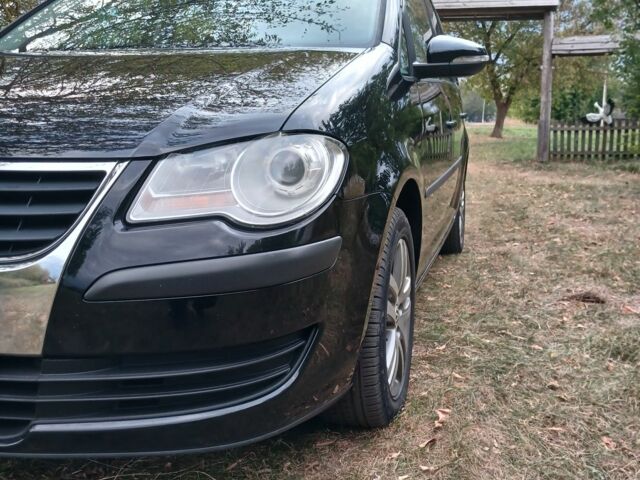 Черный Фольксваген Туран, объемом двигателя 1.6 л и пробегом 248 тыс. км за 8299 $, фото 11 на Automoto.ua