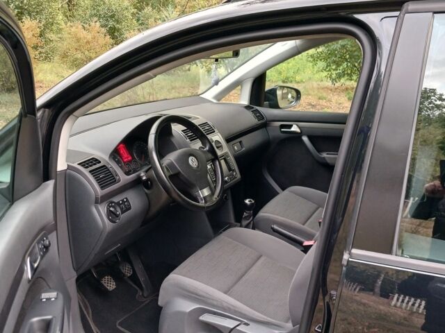 Черный Фольксваген Туран, объемом двигателя 1.6 л и пробегом 248 тыс. км за 8299 $, фото 13 на Automoto.ua