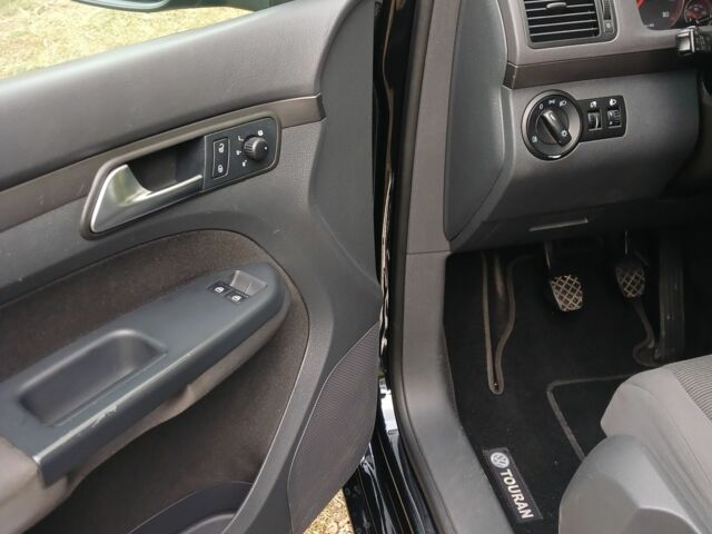 Черный Фольксваген Туран, объемом двигателя 1.6 л и пробегом 248 тыс. км за 8299 $, фото 14 на Automoto.ua