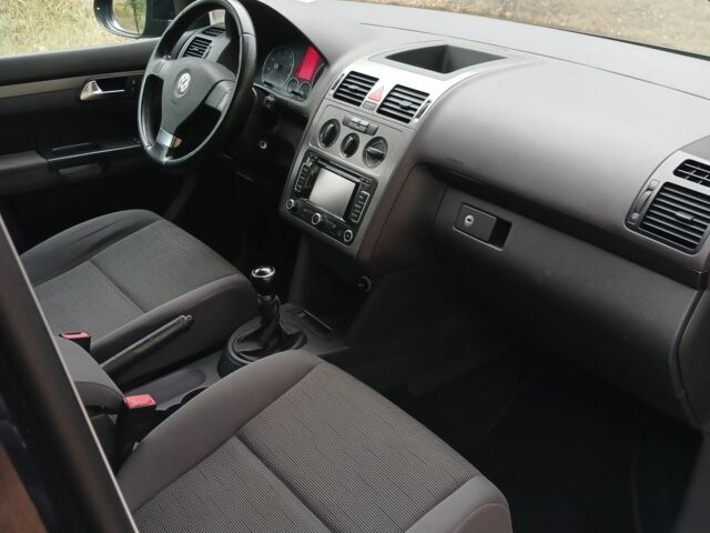 Черный Фольксваген Туран, объемом двигателя 1.6 л и пробегом 248 тыс. км за 8299 $, фото 23 на Automoto.ua