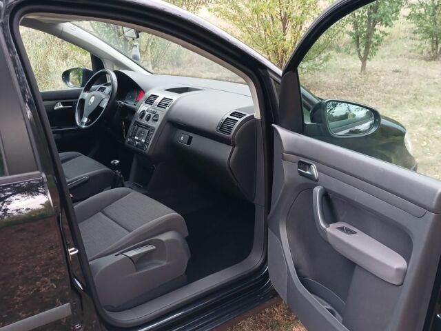 Черный Фольксваген Туран, объемом двигателя 1.6 л и пробегом 248 тыс. км за 8299 $, фото 22 на Automoto.ua