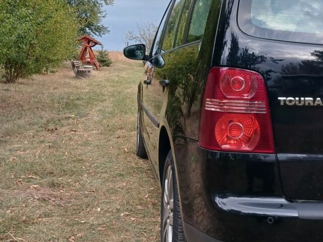 Черный Фольксваген Туран, объемом двигателя 1.6 л и пробегом 248 тыс. км за 8299 $, фото 9 на Automoto.ua