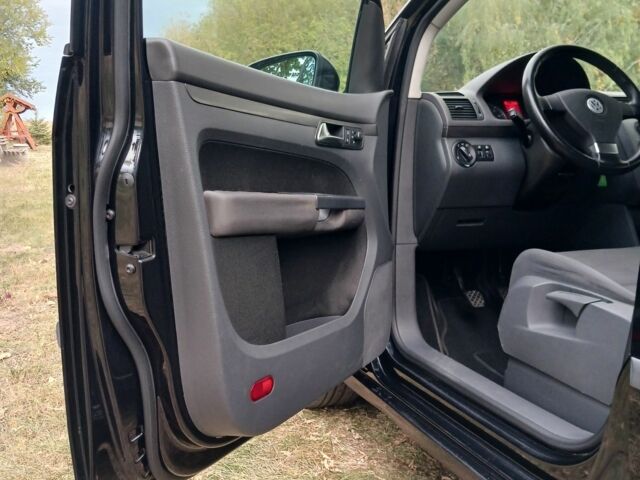 Черный Фольксваген Туран, объемом двигателя 1.6 л и пробегом 248 тыс. км за 8299 $, фото 15 на Automoto.ua