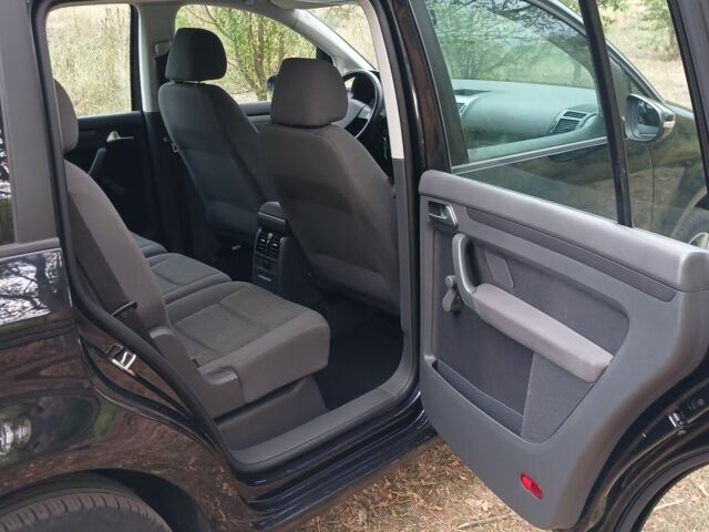 Черный Фольксваген Туран, объемом двигателя 1.6 л и пробегом 248 тыс. км за 8299 $, фото 19 на Automoto.ua