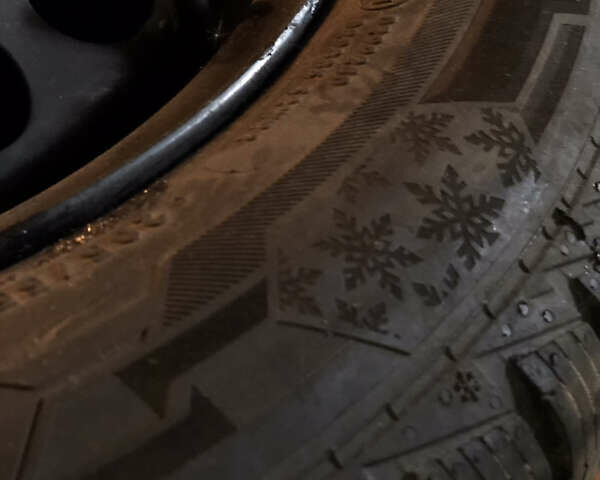 Черный Фольксваген Туран, объемом двигателя 1.6 л и пробегом 144 тыс. км за 11900 $, фото 60 на Automoto.ua
