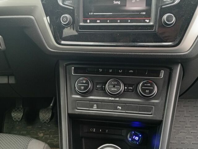 Черный Фольксваген Туран, объемом двигателя 1.6 л и пробегом 230 тыс. км за 15000 $, фото 1 на Automoto.ua