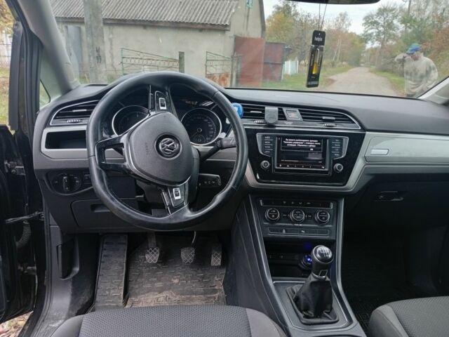 Черный Фольксваген Туран, объемом двигателя 1.6 л и пробегом 230 тыс. км за 15000 $, фото 5 на Automoto.ua