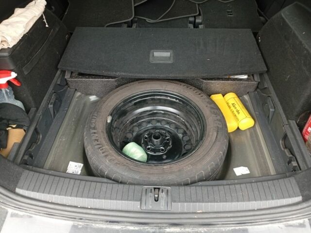 Черный Фольксваген Туран, объемом двигателя 1.6 л и пробегом 230 тыс. км за 15000 $, фото 3 на Automoto.ua