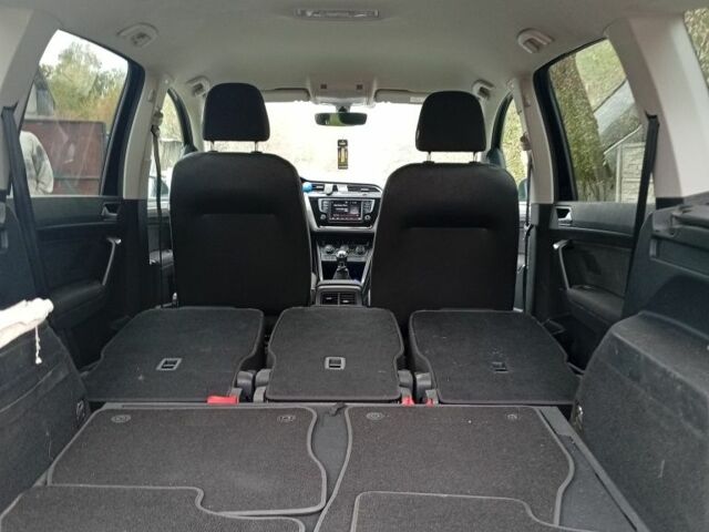 Черный Фольксваген Туран, объемом двигателя 1.6 л и пробегом 230 тыс. км за 15000 $, фото 2 на Automoto.ua