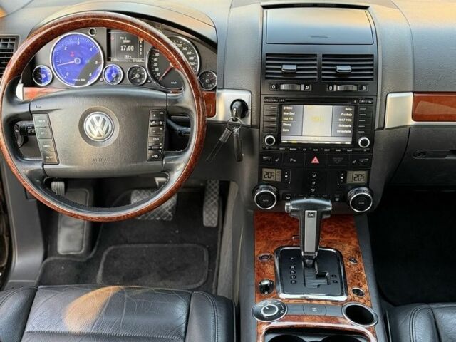 Черный Фольксваген Туран, объемом двигателя 3 л и пробегом 225 тыс. км за 3200 $, фото 5 на Automoto.ua