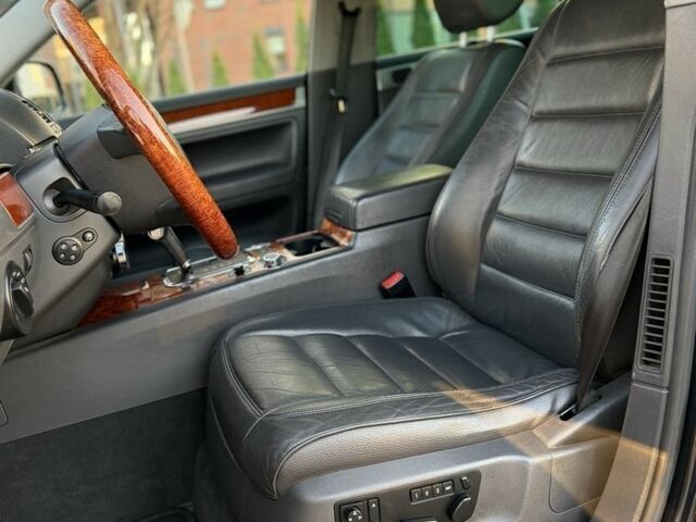 Черный Фольксваген Туран, объемом двигателя 3 л и пробегом 225 тыс. км за 3200 $, фото 6 на Automoto.ua