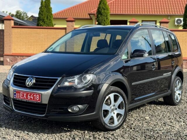 Черный Фольксваген Туран, объемом двигателя 1.4 л и пробегом 220 тыс. км за 7500 $, фото 2 на Automoto.ua