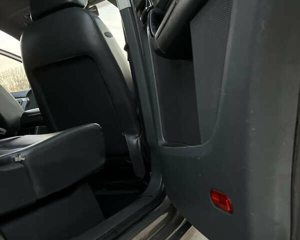 Коричневый Фольксваген Туран, объемом двигателя 1.9 л и пробегом 280 тыс. км за 5700 $, фото 10 на Automoto.ua