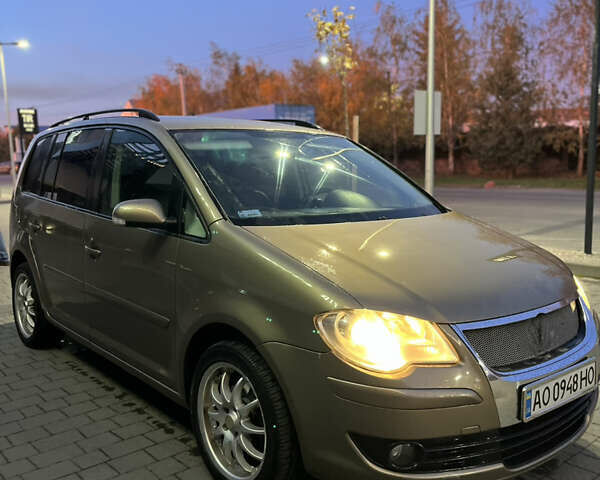 Коричневый Фольксваген Туран, объемом двигателя 1.9 л и пробегом 280 тыс. км за 5700 $, фото 2 на Automoto.ua