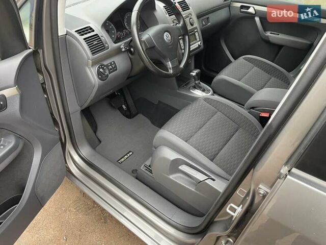 Коричневий Фольксваген Туран, об'ємом двигуна 1.4 л та пробігом 190 тис. км за 7333 $, фото 50 на Automoto.ua