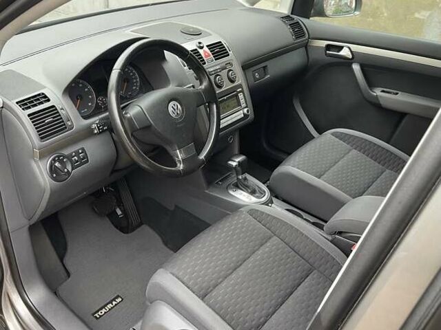 Коричневий Фольксваген Туран, об'ємом двигуна 1.4 л та пробігом 190 тис. км за 7333 $, фото 56 на Automoto.ua