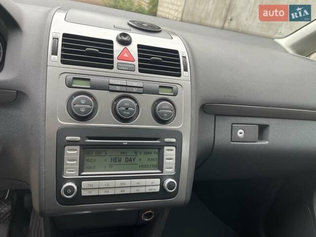 Коричневий Фольксваген Туран, об'ємом двигуна 1.4 л та пробігом 190 тис. км за 7333 $, фото 41 на Automoto.ua