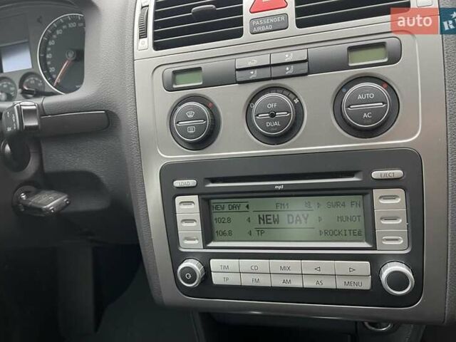 Коричневий Фольксваген Туран, об'ємом двигуна 1.4 л та пробігом 190 тис. км за 7333 $, фото 62 на Automoto.ua