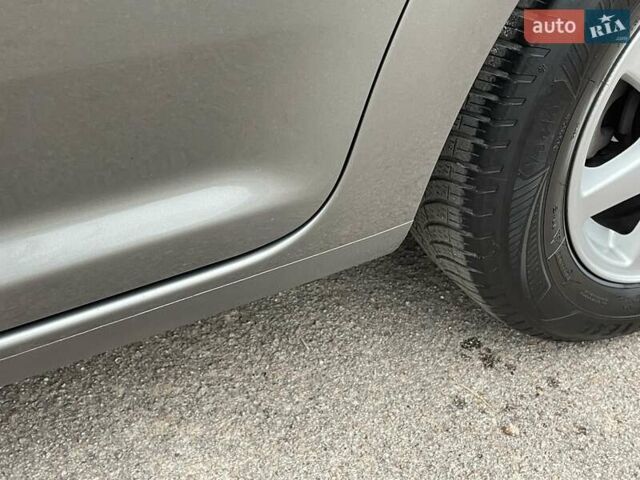 Коричневий Фольксваген Туран, об'ємом двигуна 1.4 л та пробігом 190 тис. км за 7333 $, фото 84 на Automoto.ua