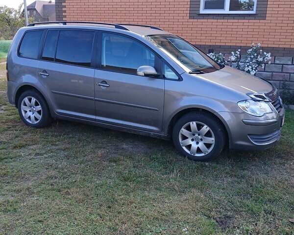 Коричневый Фольксваген Туран, объемом двигателя 1.98 л и пробегом 265 тыс. км за 8500 $, фото 6 на Automoto.ua