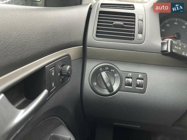 Коричневий Фольксваген Туран, об'ємом двигуна 1.4 л та пробігом 190 тис. км за 7333 $, фото 73 на Automoto.ua