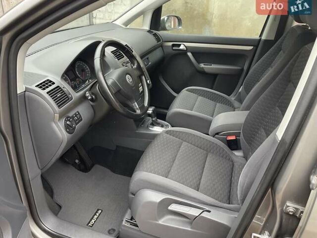 Коричневий Фольксваген Туран, об'ємом двигуна 1.4 л та пробігом 190 тис. км за 7333 $, фото 38 на Automoto.ua