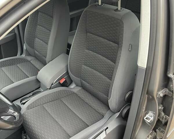 Коричневий Фольксваген Туран, об'ємом двигуна 1.4 л та пробігом 190 тис. км за 7333 $, фото 60 на Automoto.ua