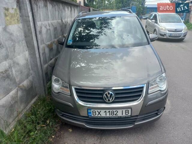 Коричневый Фольксваген Туран, объемом двигателя 1.4 л и пробегом 202 тыс. км за 6000 $, фото 5 на Automoto.ua