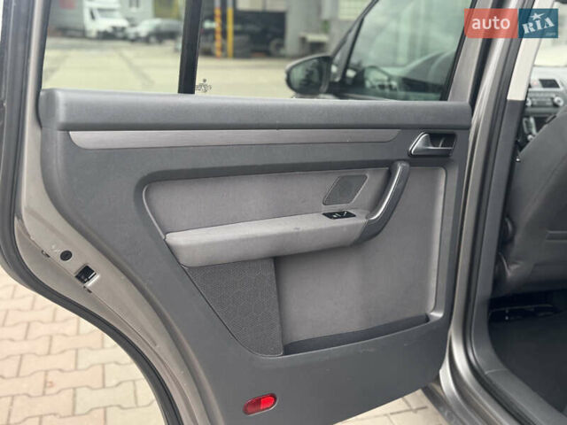 Коричневий Фольксваген Туран, об'ємом двигуна 1.6 л та пробігом 171 тис. км за 10800 $, фото 20 на Automoto.ua