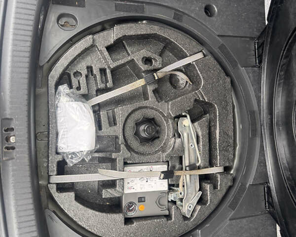 Коричневий Фольксваген Туран, об'ємом двигуна 1.6 л та пробігом 171 тис. км за 10800 $, фото 29 на Automoto.ua