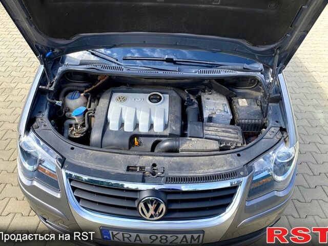 Коричневий Фольксваген Туран, об'ємом двигуна 1.9 л та пробігом 0 тис. км за 2700 $, фото 9 на Automoto.ua