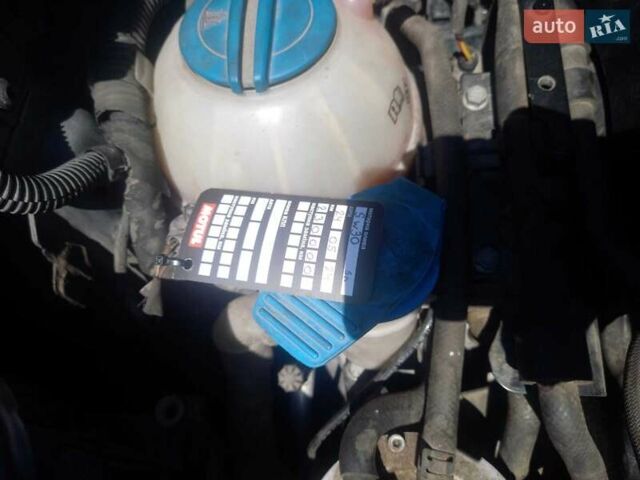 Коричневий Фольксваген Туран, об'ємом двигуна 1.97 л та пробігом 242 тис. км за 11700 $, фото 40 на Automoto.ua