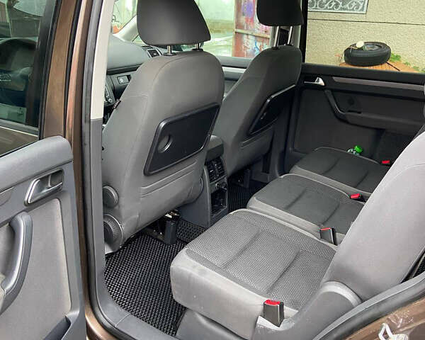 Коричневый Фольксваген Туран, объемом двигателя 1.6 л и пробегом 225 тыс. км за 9500 $, фото 6 на Automoto.ua