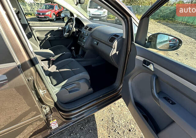 Коричневый Фольксваген Туран, объемом двигателя 1.4 л и пробегом 199 тыс. км за 9800 $, фото 56 на Automoto.ua