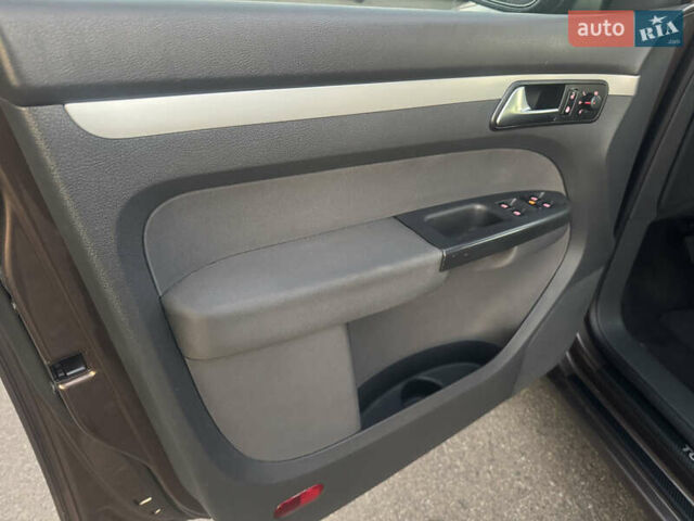 Коричневый Фольксваген Туран, объемом двигателя 1.4 л и пробегом 194 тыс. км за 9500 $, фото 9 на Automoto.ua