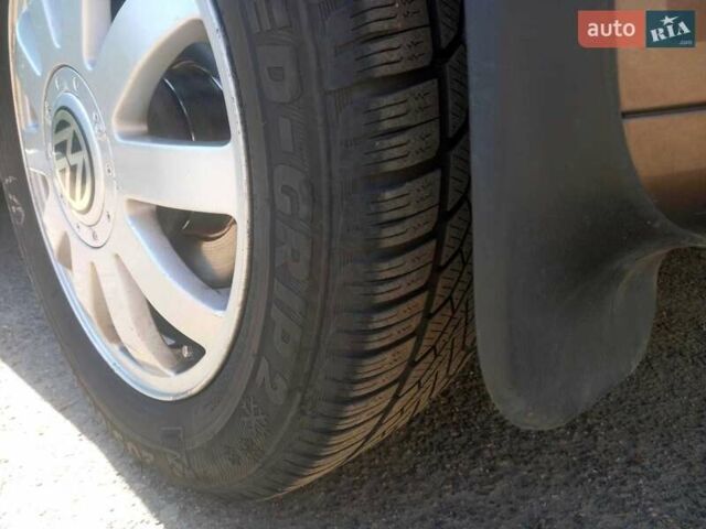 Коричневий Фольксваген Туран, об'ємом двигуна 1.97 л та пробігом 242 тис. км за 11700 $, фото 6 на Automoto.ua