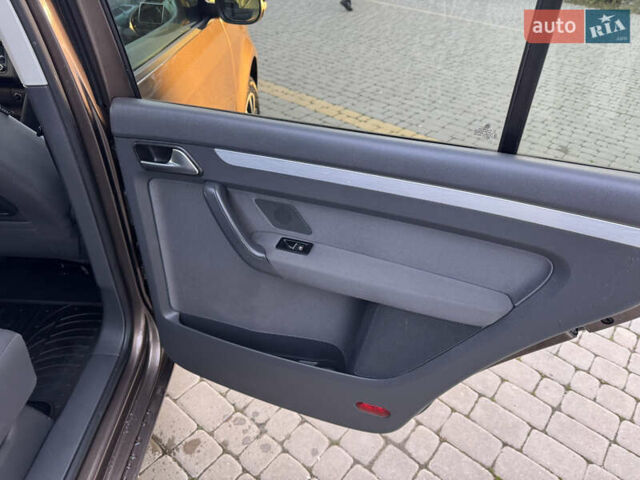 Коричневый Фольксваген Туран, объемом двигателя 1.6 л и пробегом 223 тыс. км за 10499 $, фото 27 на Automoto.ua