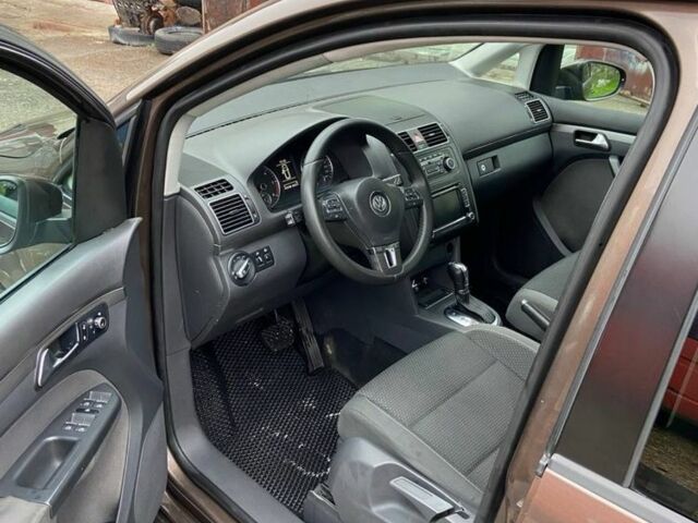 Коричневий Фольксваген Туран, об'ємом двигуна 1.6 л та пробігом 2 тис. км за 9500 $, фото 4 на Automoto.ua