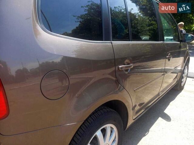 Коричневий Фольксваген Туран, об'ємом двигуна 1.97 л та пробігом 242 тис. км за 11700 $, фото 9 на Automoto.ua