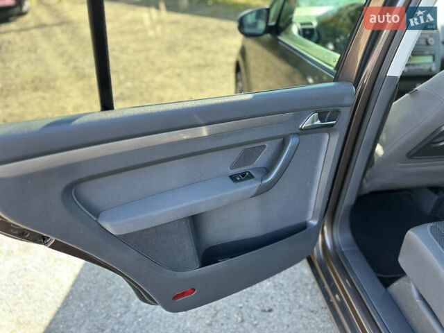 Коричневый Фольксваген Туран, объемом двигателя 1.4 л и пробегом 199 тыс. км за 9800 $, фото 37 на Automoto.ua