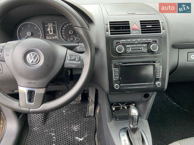 Коричневый Фольксваген Туран, объемом двигателя 1.6 л и пробегом 225 тыс. км за 9500 $, фото 4 на Automoto.ua