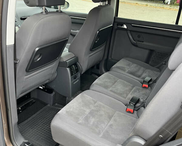 Коричневый Фольксваген Туран, объемом двигателя 1.97 л и пробегом 145 тыс. км за 11900 $, фото 24 на Automoto.ua