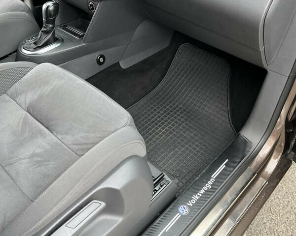 Коричневый Фольксваген Туран, объемом двигателя 1.97 л и пробегом 145 тыс. км за 11900 $, фото 39 на Automoto.ua