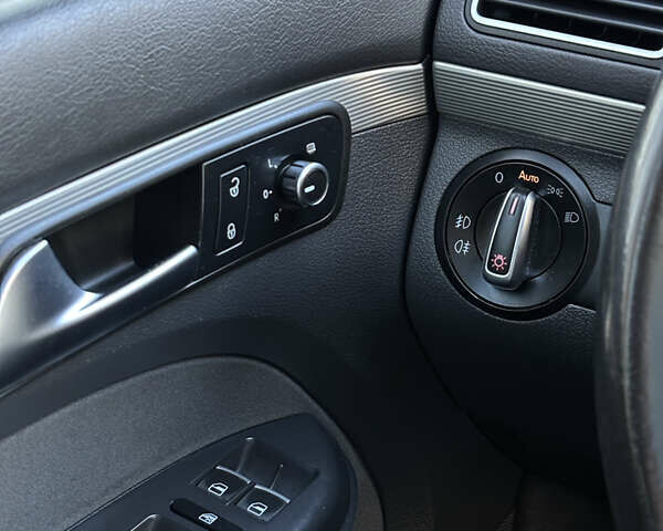 Коричневый Фольксваген Туран, объемом двигателя 1.6 л и пробегом 277 тыс. км за 10600 $, фото 27 на Automoto.ua