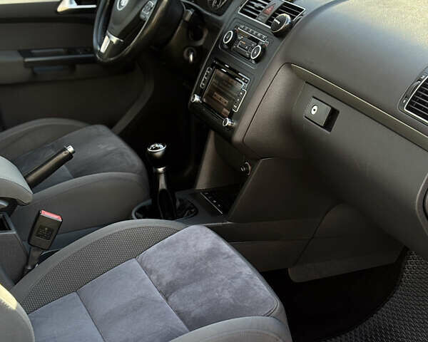 Коричневый Фольксваген Туран, объемом двигателя 1.6 л и пробегом 277 тыс. км за 10900 $, фото 27 на Automoto.ua