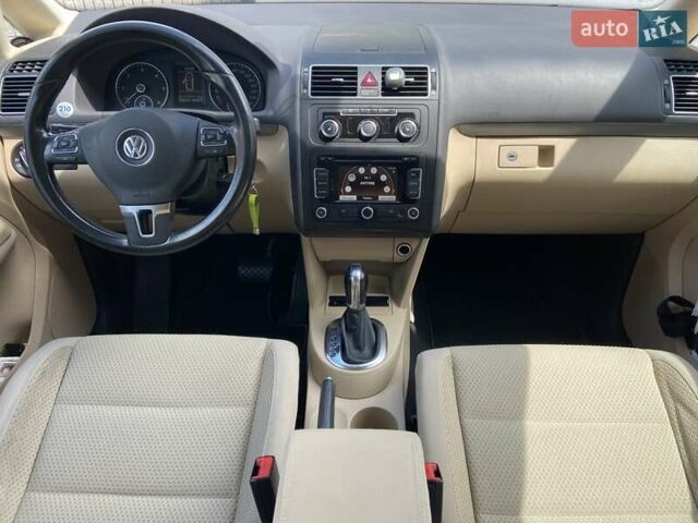 Коричневий Фольксваген Туран, об'ємом двигуна 2 л та пробігом 235 тис. км за 13750 $, фото 5 на Automoto.ua
