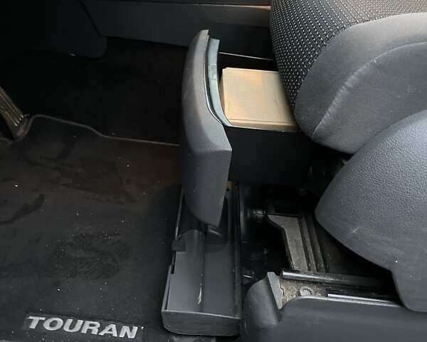 Коричневий Фольксваген Туран, об'ємом двигуна 1.39 л та пробігом 270 тис. км за 7200 $, фото 8 на Automoto.ua