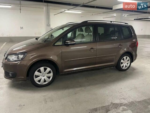 Коричневий Фольксваген Туран, об'ємом двигуна 2 л та пробігом 235 тис. км за 13750 $, фото 2 на Automoto.ua