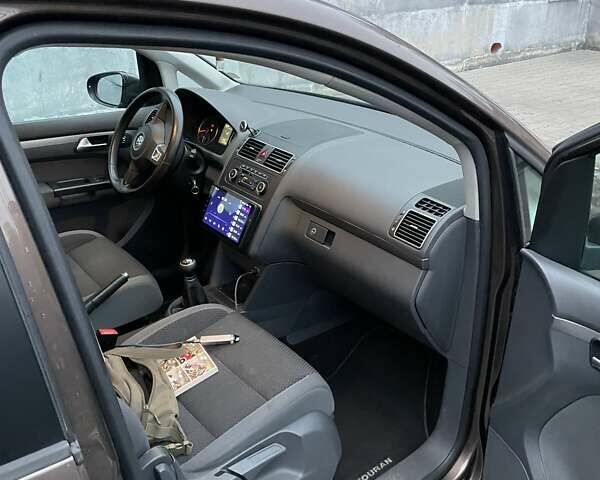 Коричневий Фольксваген Туран, об'ємом двигуна 1.39 л та пробігом 270 тис. км за 7200 $, фото 12 на Automoto.ua