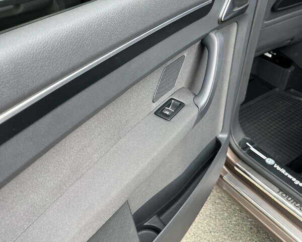 Коричневый Фольксваген Туран, объемом двигателя 1.97 л и пробегом 145 тыс. км за 11900 $, фото 29 на Automoto.ua